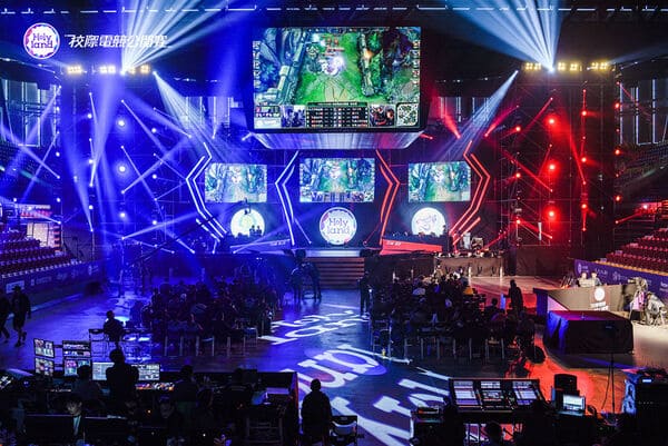  協助參與電競比賽現場 